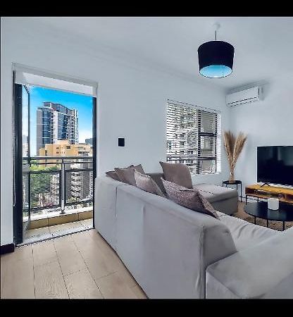 2 Bedroom 2 Bath Luxury - Sandton Cbd Γιοχάνεσμπουργκ Εξωτερικό φωτογραφία