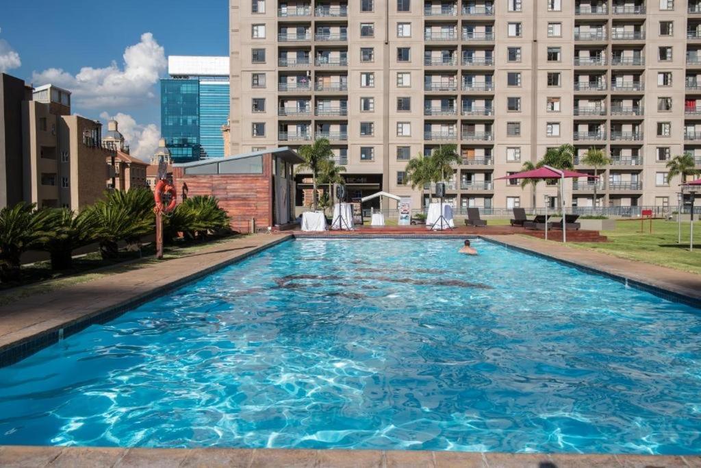 2 Bedroom 2 Bath Luxury - Sandton Cbd Γιοχάνεσμπουργκ Εξωτερικό φωτογραφία
