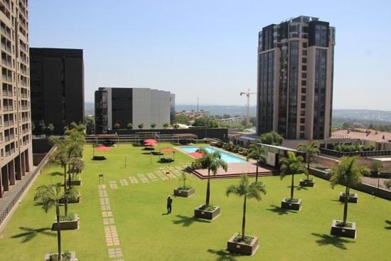 2 Bedroom 2 Bath Luxury - Sandton Cbd Γιοχάνεσμπουργκ Εξωτερικό φωτογραφία