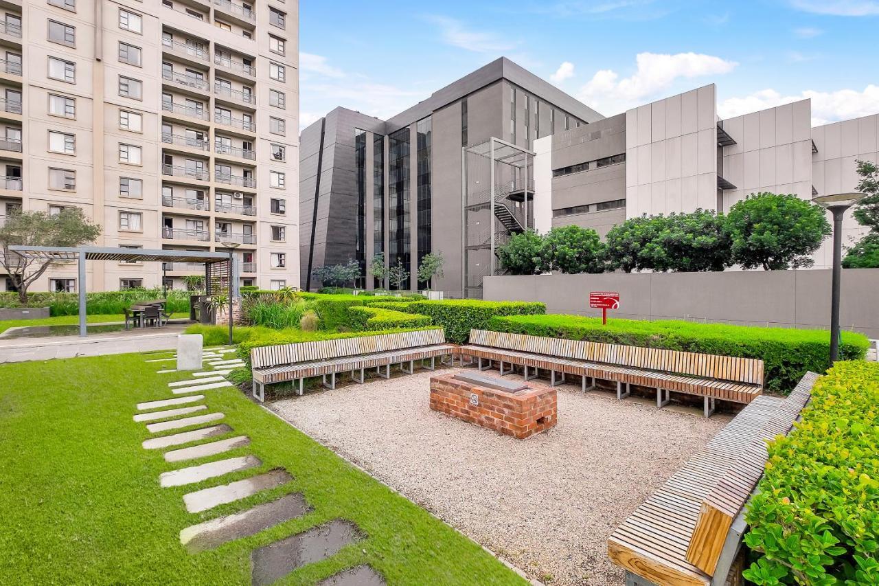 2 Bedroom 2 Bath Luxury - Sandton Cbd Γιοχάνεσμπουργκ Εξωτερικό φωτογραφία